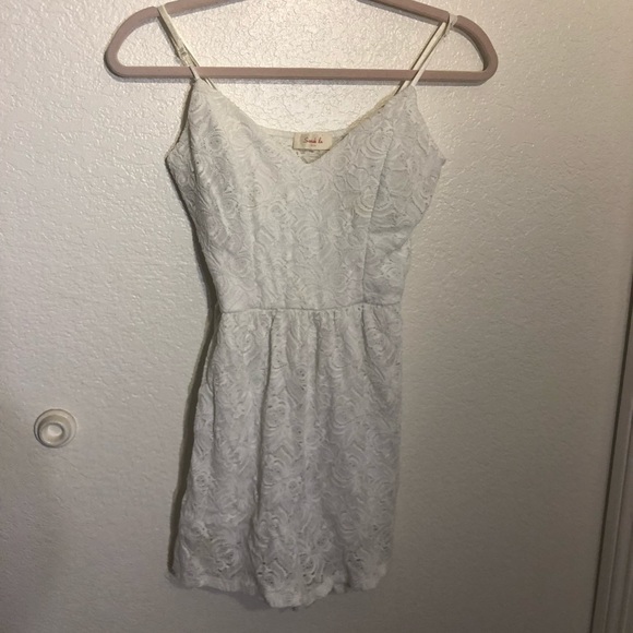 White romper - Picture 1 of 4